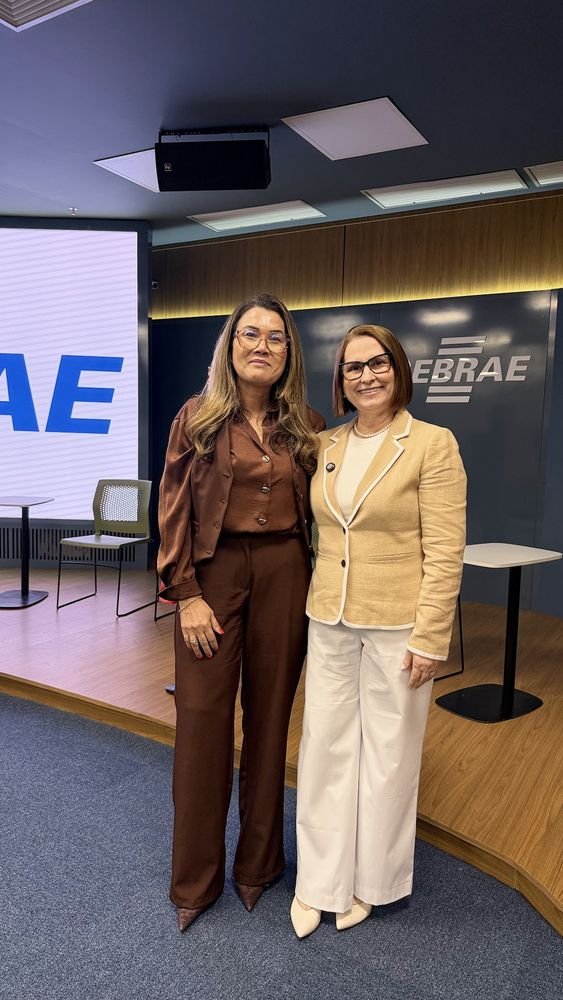 Alaide Bruno com participante no Sebrae